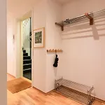 Modern Comfort In The Heart Of דירה *