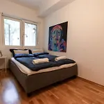 Modern Comfort In The Heart Of דירה