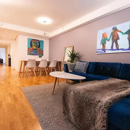 Modern Comfort In The Heart Of Lägenhet