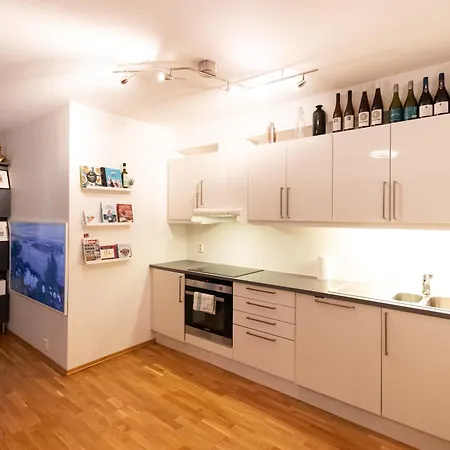 Modern Comfort In The Heart Of דירה