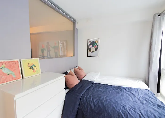 Modern Comfort In The Heart Of Leilighet